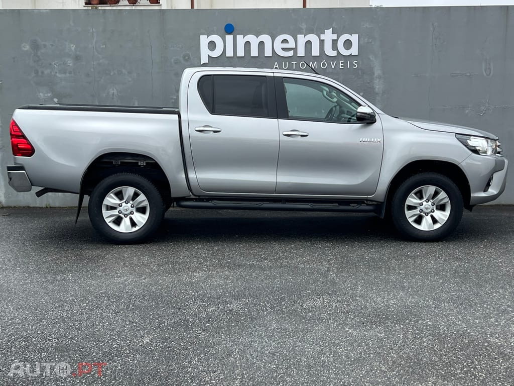 Toyota Hilux 2.4 D-4D 2WD CD Tracker