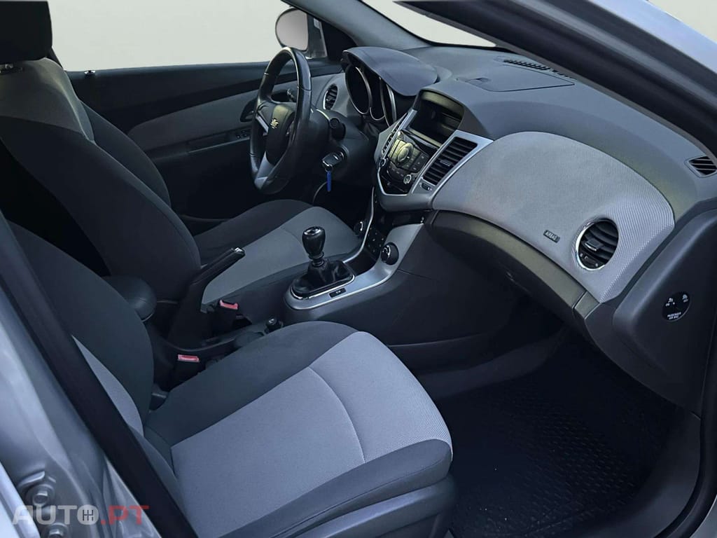 Chevrolet Cruze 1.6 LS