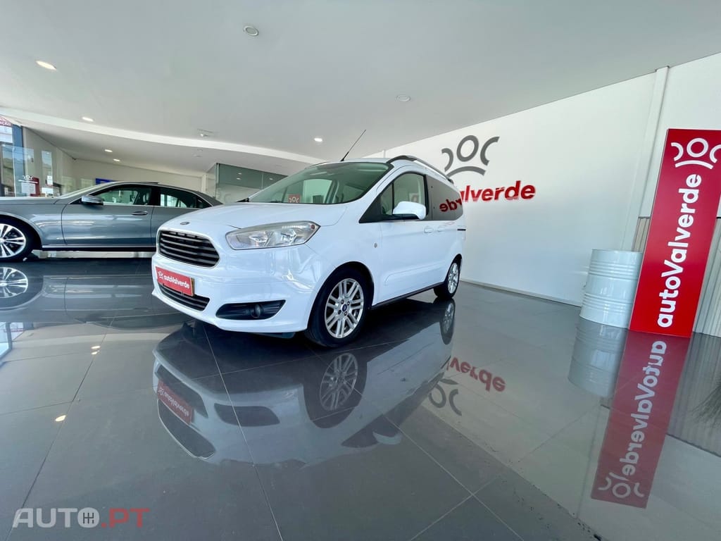 Ford Courier EcoBoost Titanium