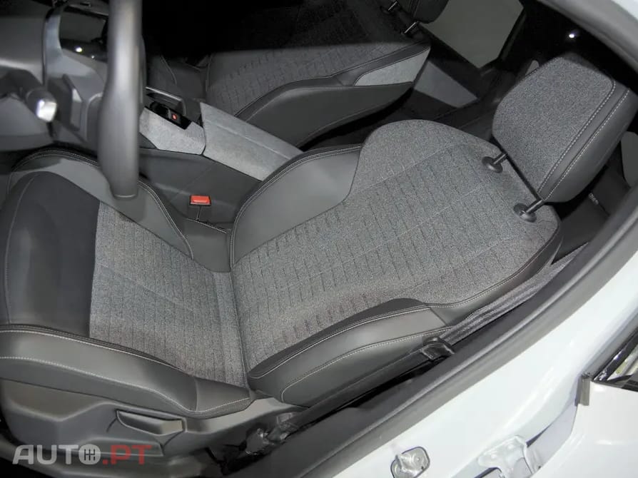 Peugeot 3008 1.2 Hybrid Allure e-DCS6