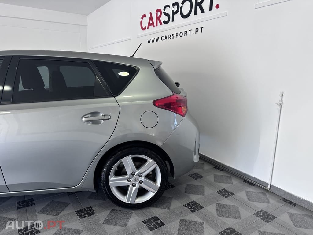 Toyota Auris 1.4 D-4D Com. +P.Sport+TSS
