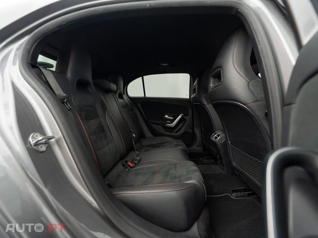 Mercedes-Benz A 250 e AMG Line