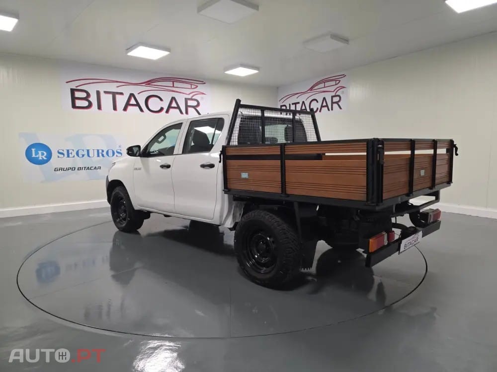 Toyota Hilux 2.4 D-4D 4WD CD CH