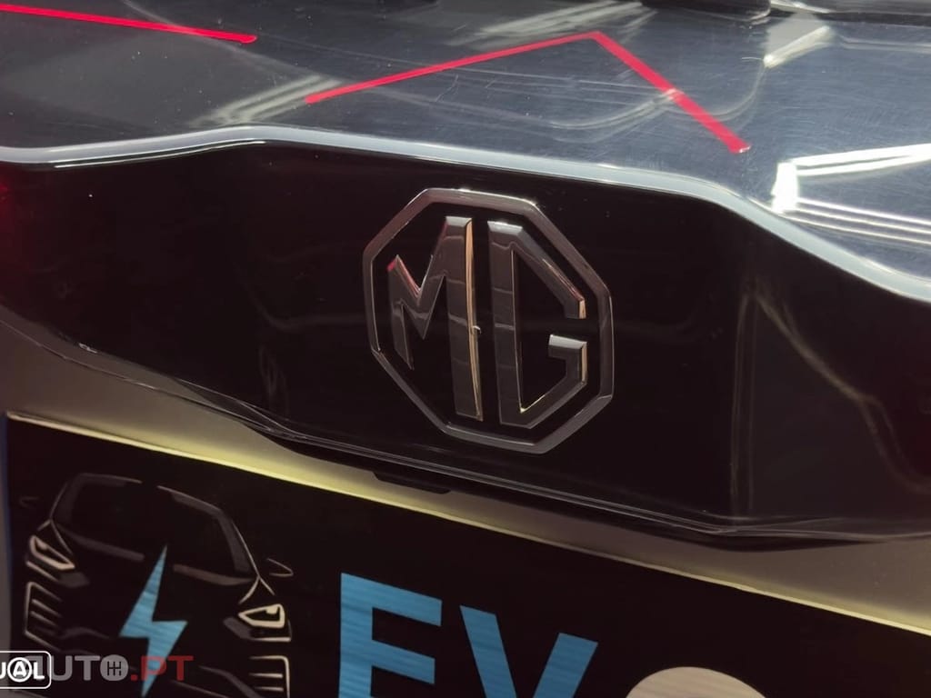 MG MG4 77 kWh Extended Range Luxury
