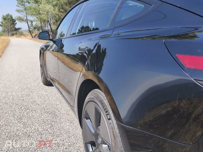 Tesla Model 3 Long Range RWD — fotografia 17