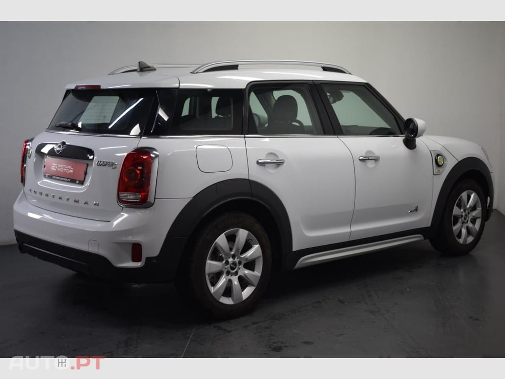 MINI Countryman Cooper S E ALL4 Auto — fotografia 3