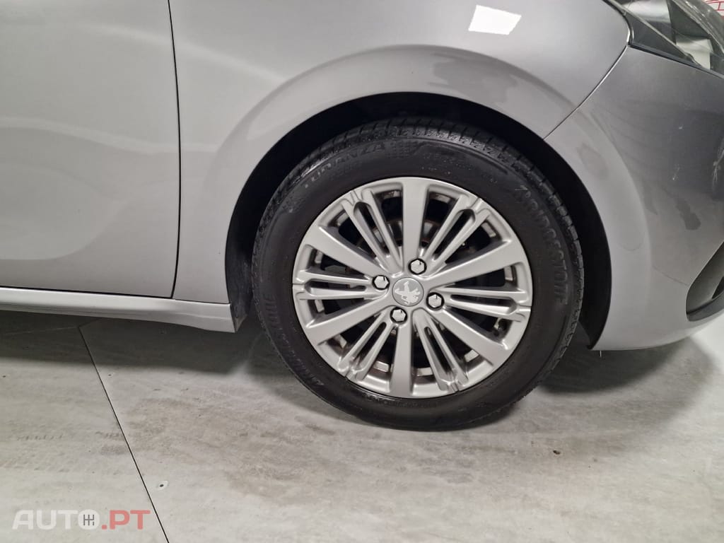 Peugeot 208 1.5 BLUEHDI 102CV SIGNATURE GPS CAMARA TRASEIRA
