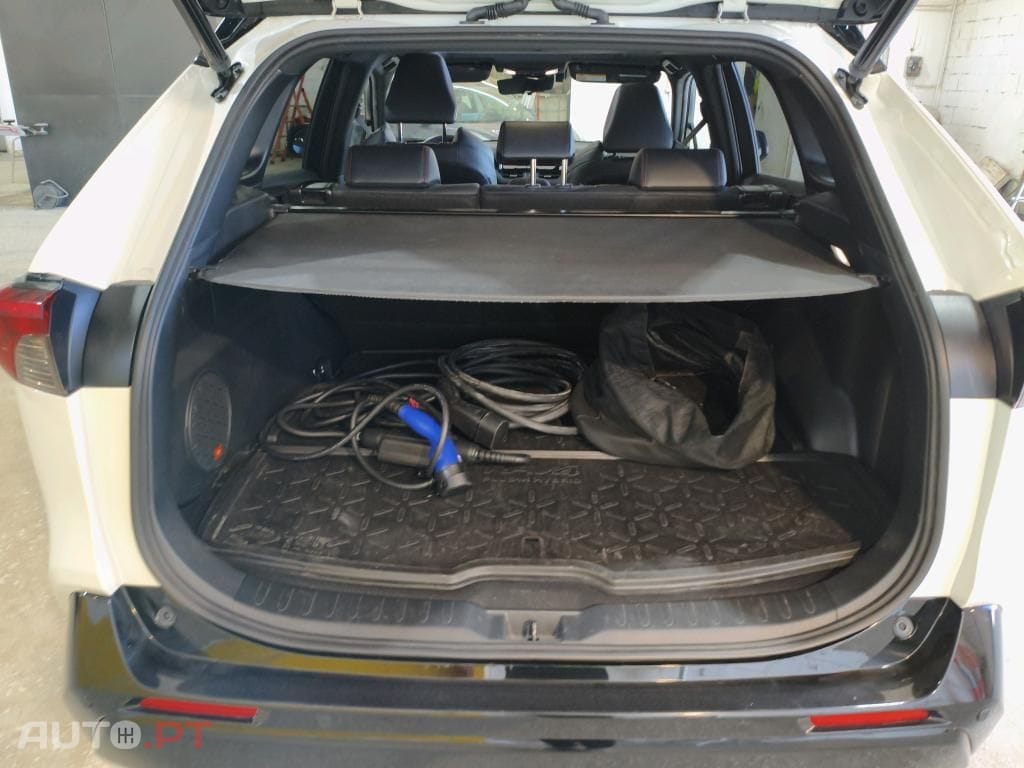 Toyota RAV4 2.5 HDF Lounge AWD-i
