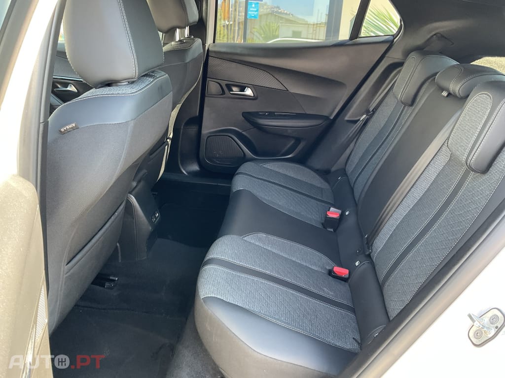 Peugeot 2008 1.2 PureTech Allure Pack