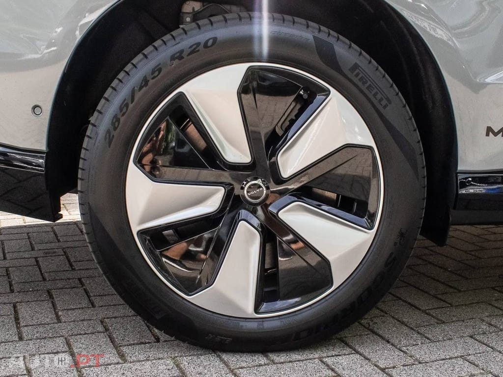 Volvo EX90 111 kWh Performance Plus
