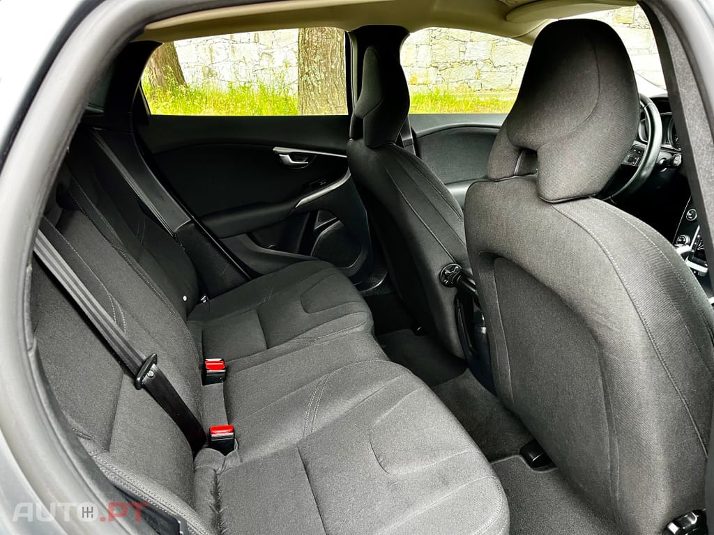 Volvo V40 D2