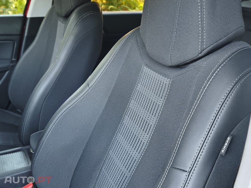 Peugeot 308 1.2 PureTech Allure J17 — fotografia 4