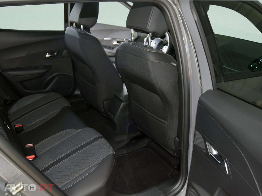 Peugeot E-2008 50 kWh Allure