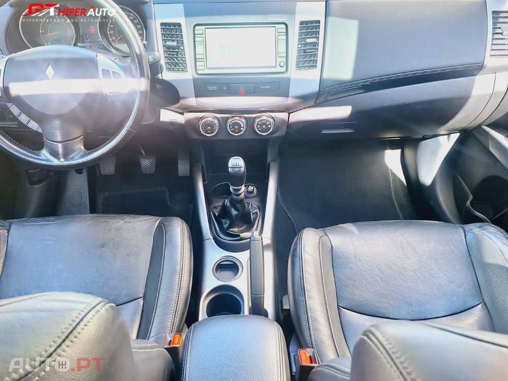 Mitsubishi Outlander 2.2 DI-D Instyle Navi