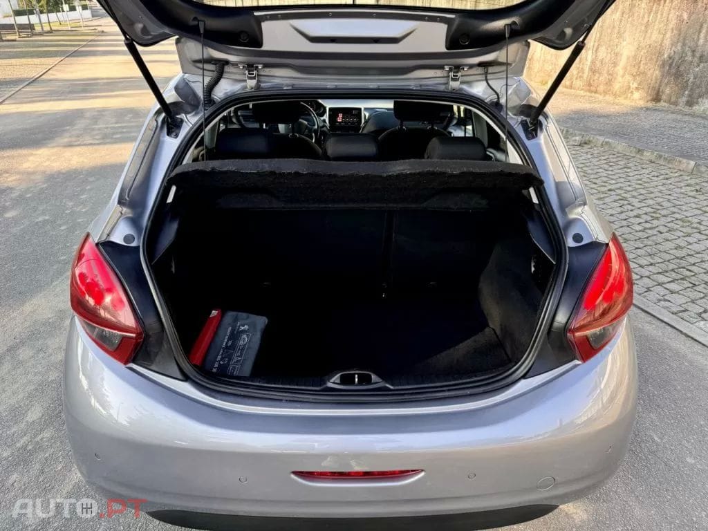 Peugeot 208 1.2 PureTech Signature
