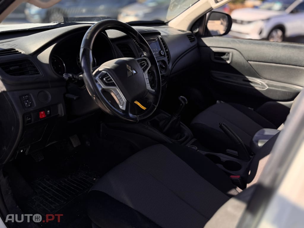 Mitsubishi L200 2.3 DI-D CD Invite 4WD