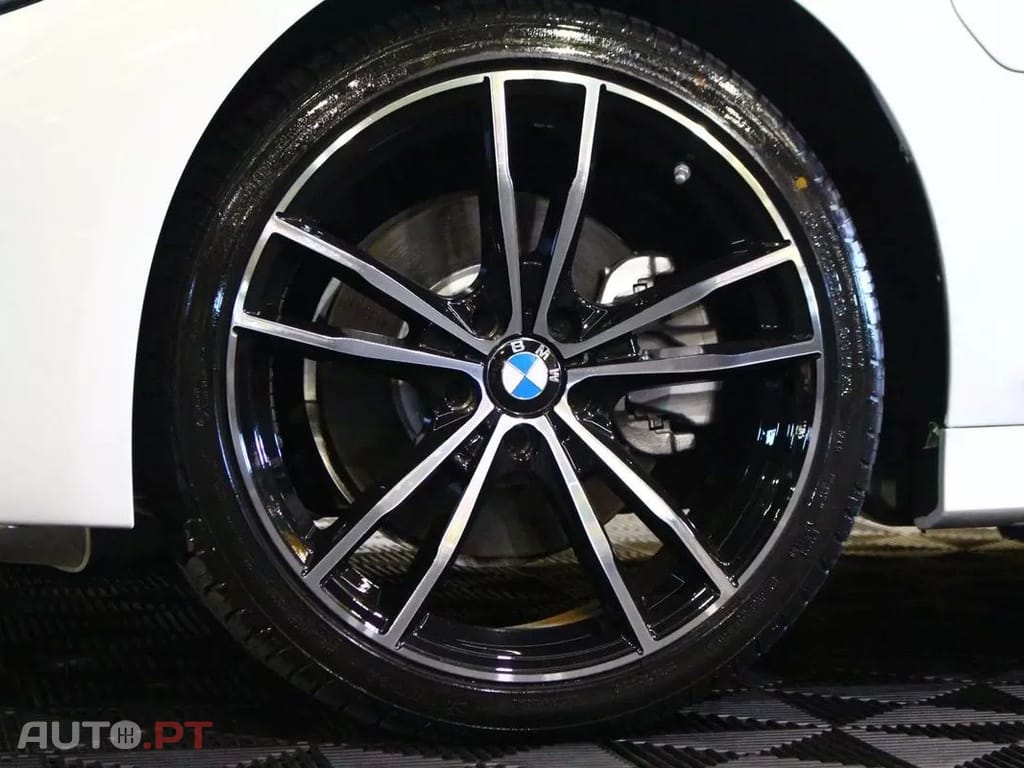 BMW 330 e Line Sport Auto