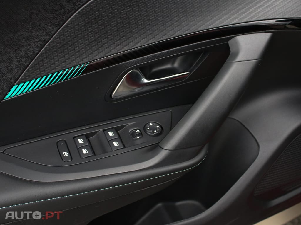 Peugeot E-2008 50 kWh Allure