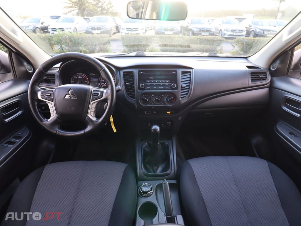 Mitsubishi L200 2.3 DI-D CD Invite Strakar Look 4WD