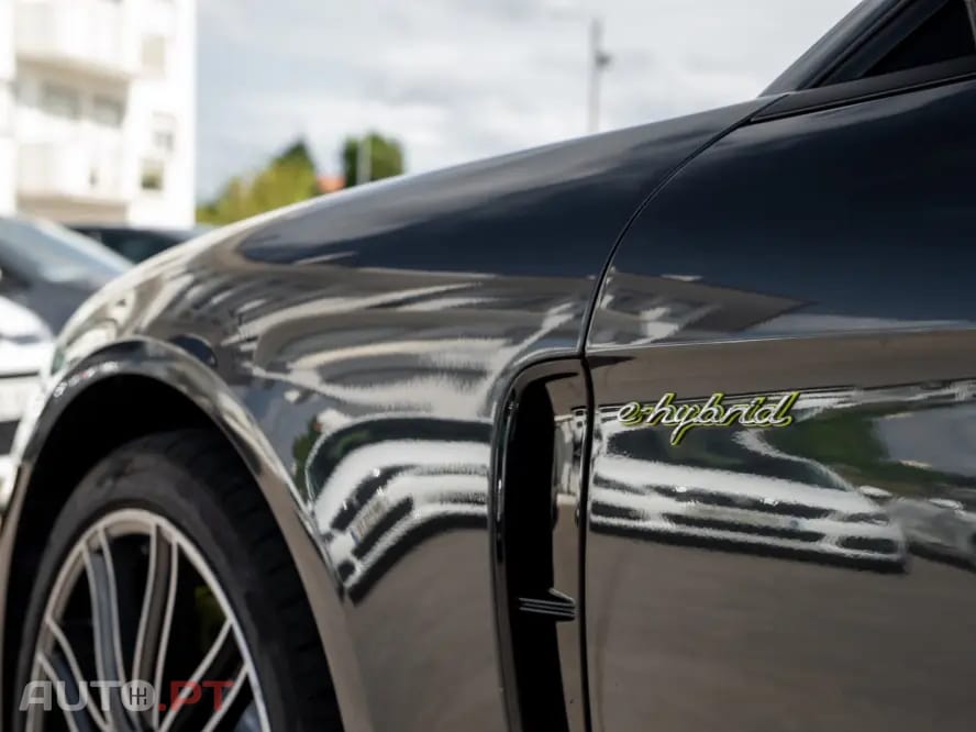 Porsche Panamera 4 E-Hybrid Platinum Edition