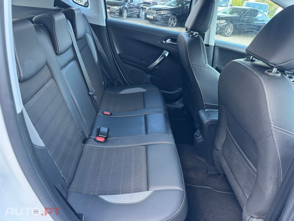 Peugeot 2008 1.2 PureTech Allure