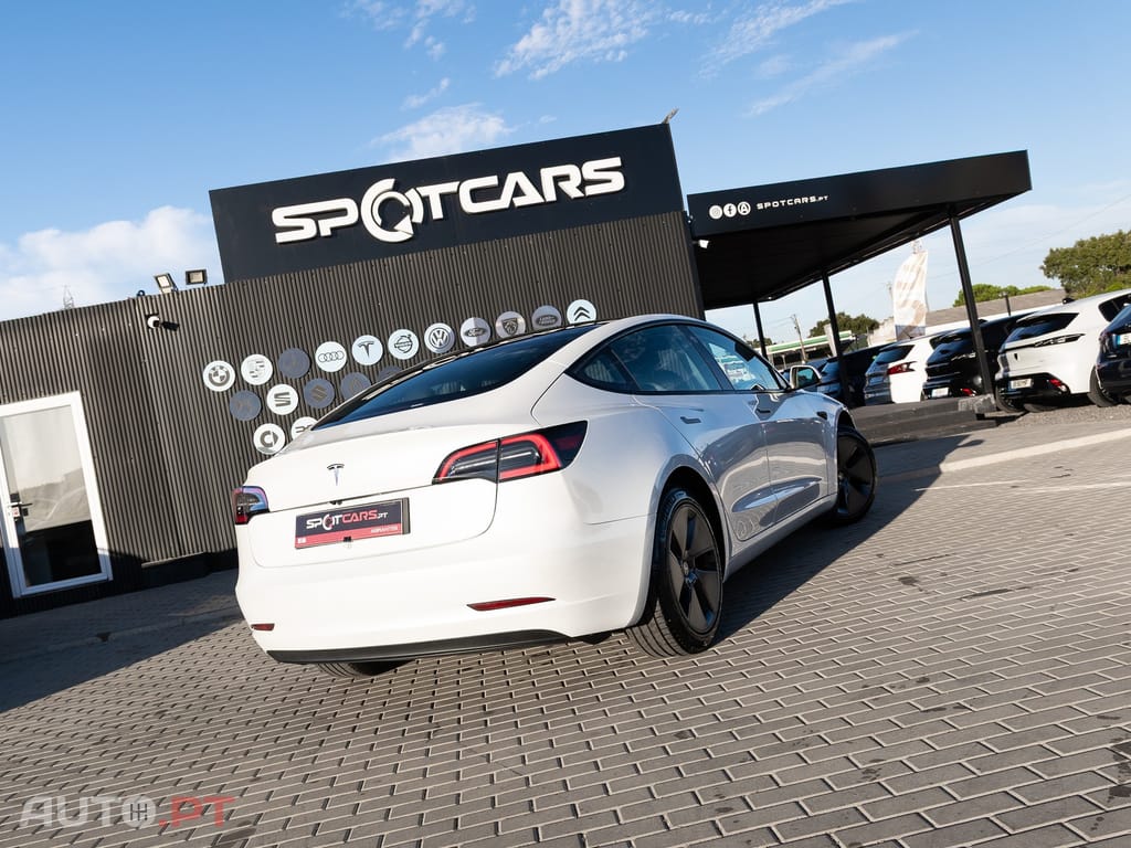 Tesla Model 3 RWD