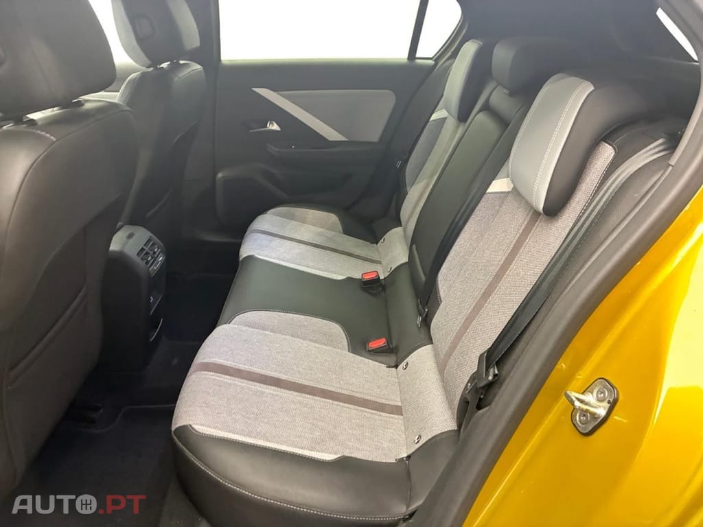 Opel Astra 1.2 T Elegance