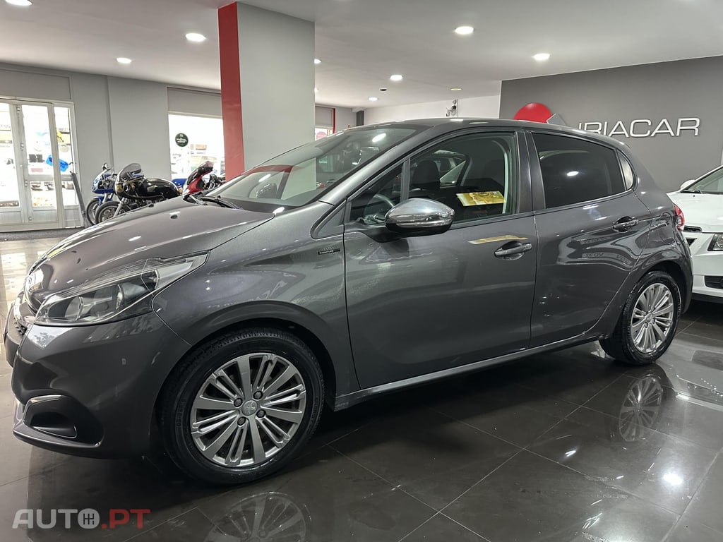 Peugeot 208 1.2 PureTech Signature