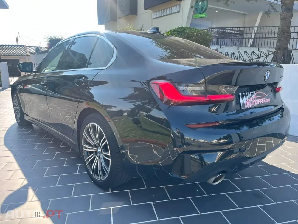 BMW 330 e Pack Desportivo M Auto