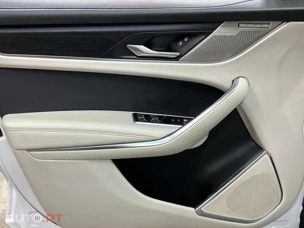 Jaguar F-Pace 2.0 P400e Plug-in Hybrid