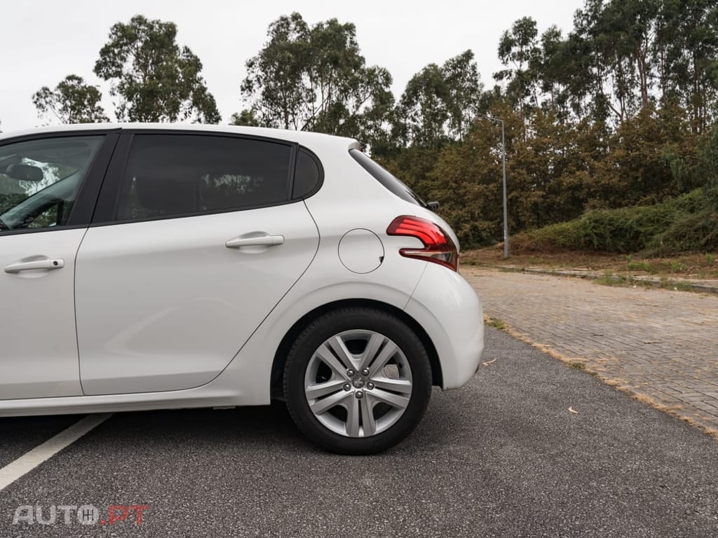 Peugeot 208 1.2 PureTech Signature