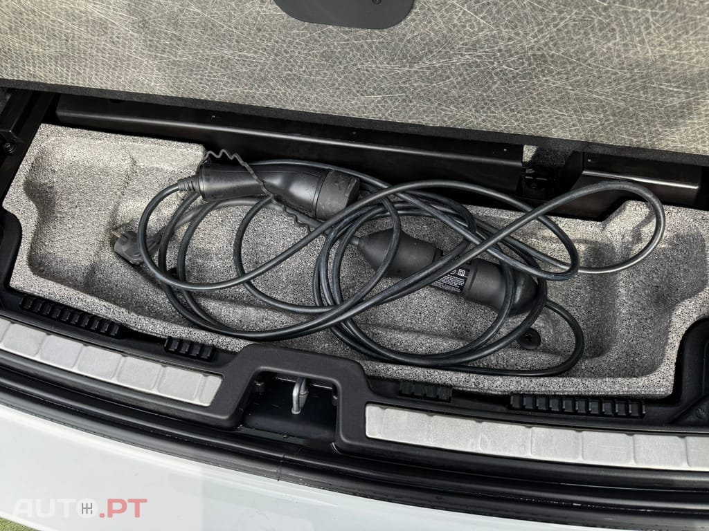 Volvo XC60 2.0 T6 PHEV R-Design AWD