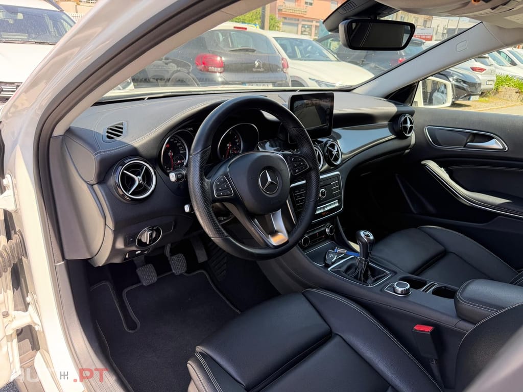 Mercedes-Benz GLA 180 AMG Line