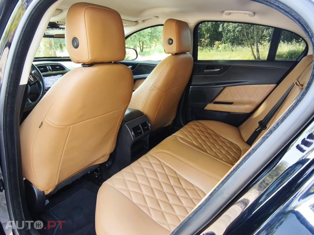 Jaguar XE 2.0 D Portfolio Aut.