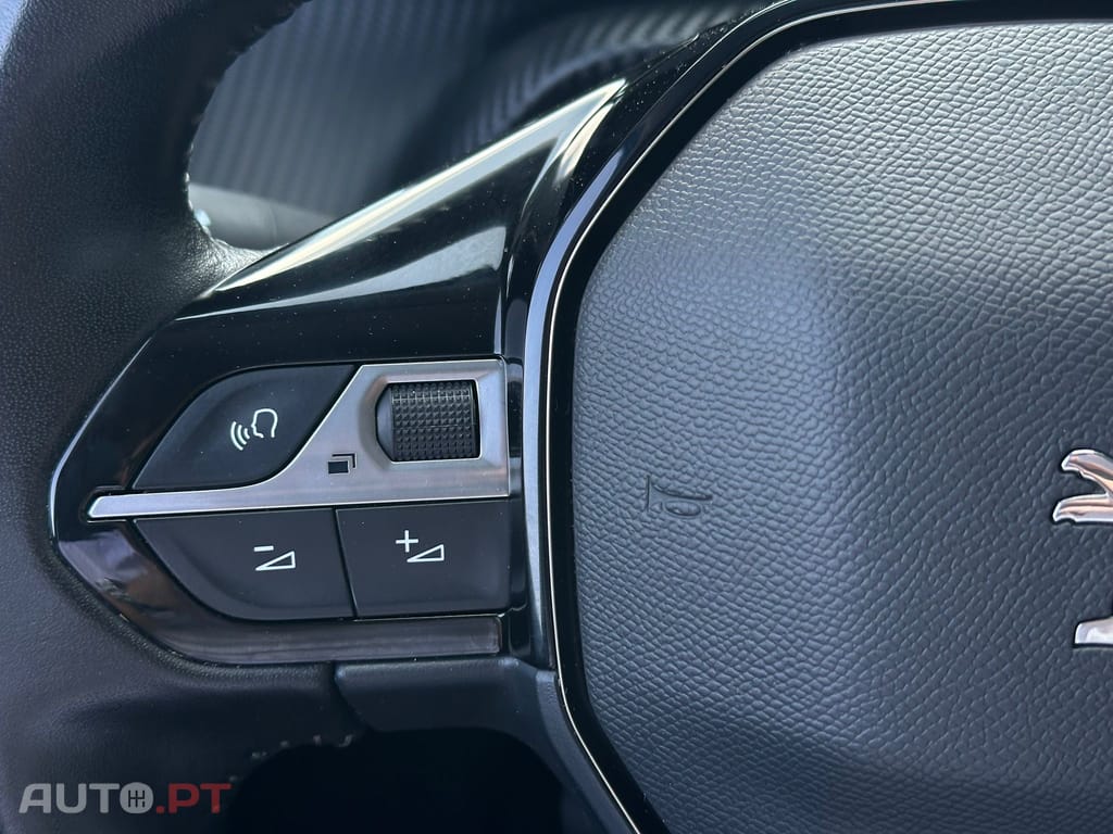 Peugeot 2008 PureTech 100 Allure