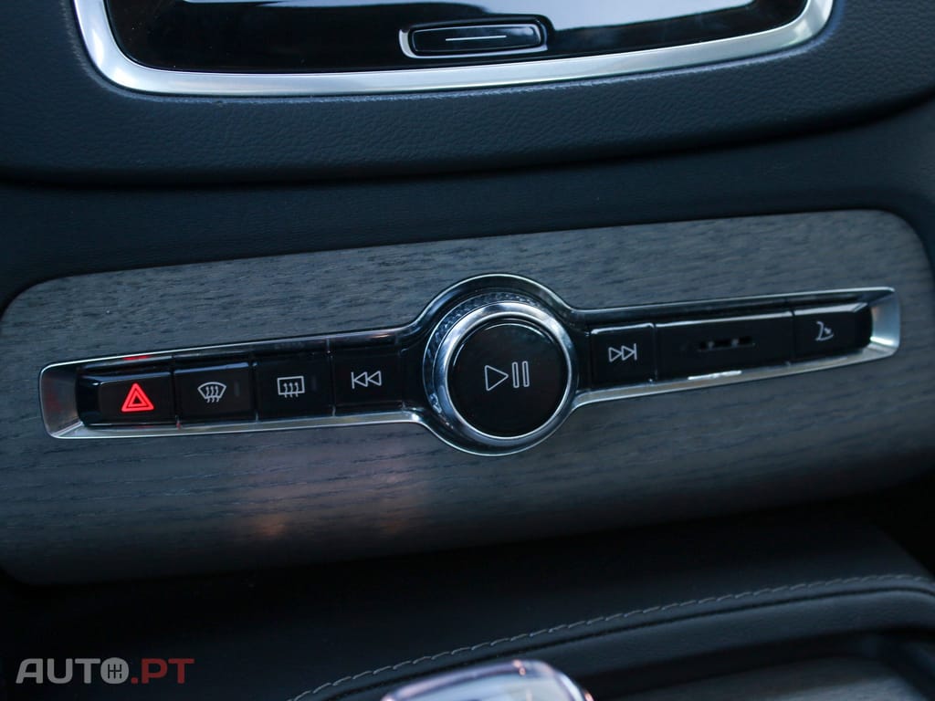 Volvo XC90 2.0 T8 PHEV Core AWD