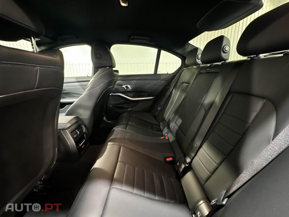 BMW 330 e Pack Desportivo M Auto