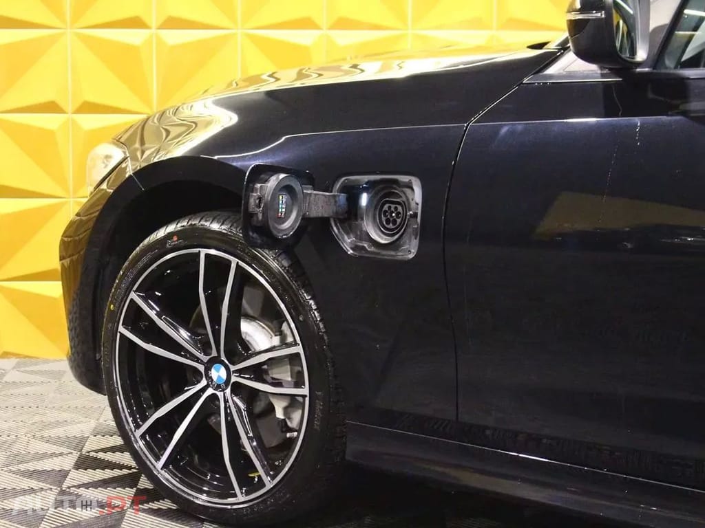 BMW 320 e Line Sport Auto