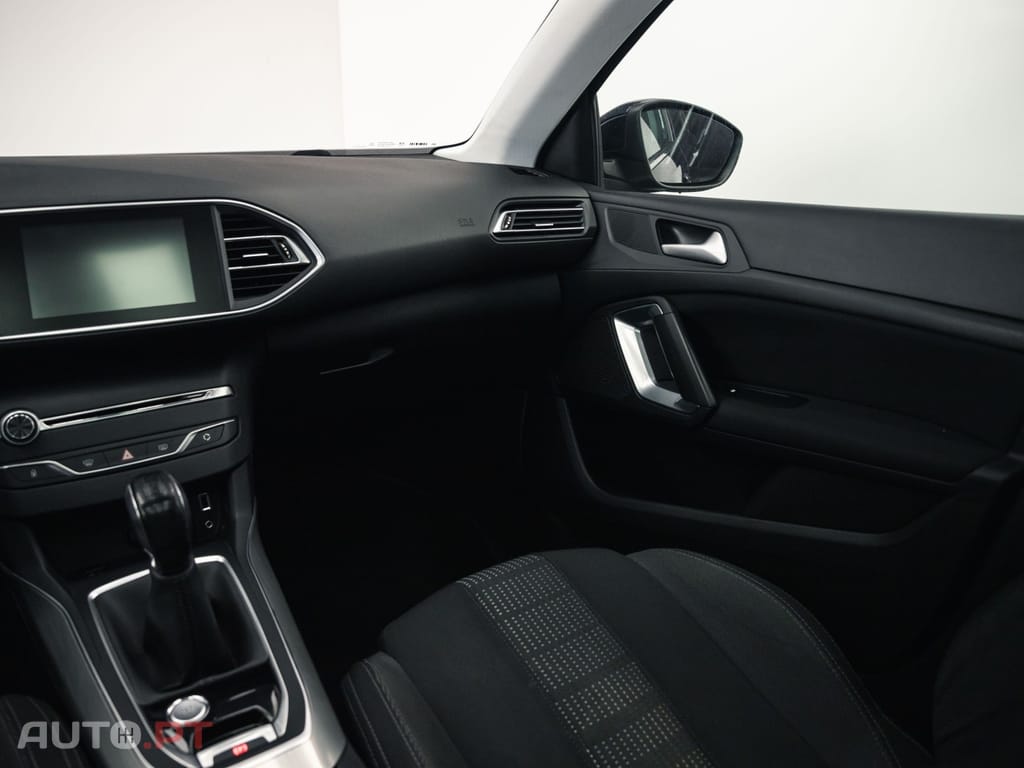 Peugeot 308 SW 1.2 PureTech Style J17