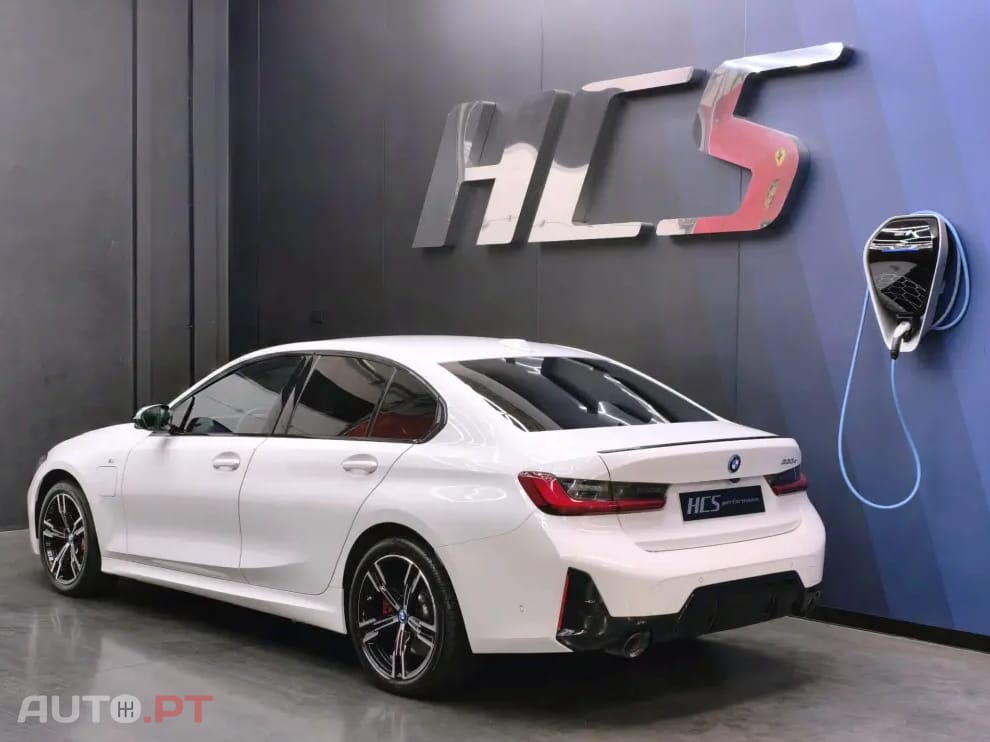 BMW 330 e Pack Desportivo M Pro Auto