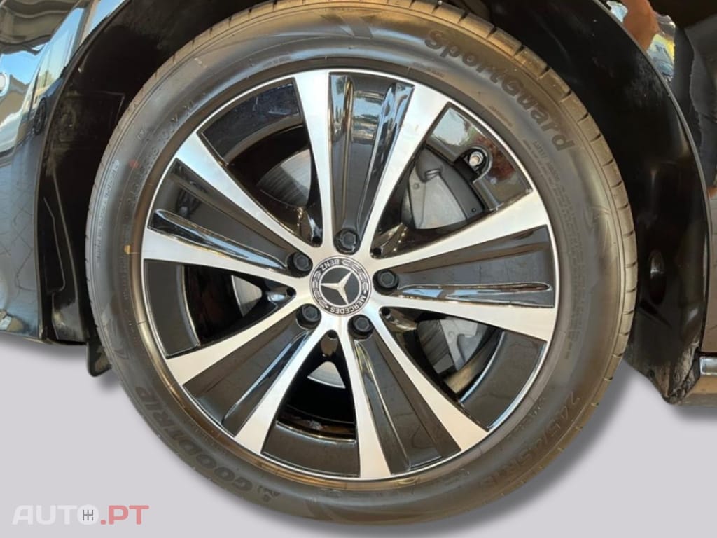 Mercedes-Benz E 300 I.V.A DEDUTÍVEL e T Avantgarde