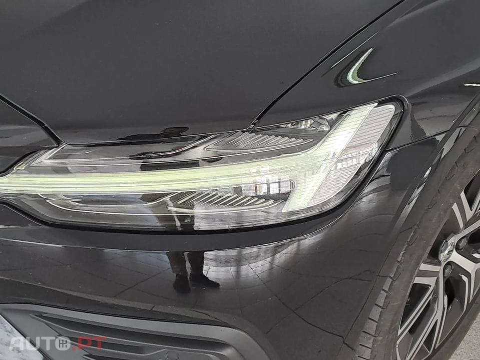 Volvo V60 2.0 B4 Core Auto