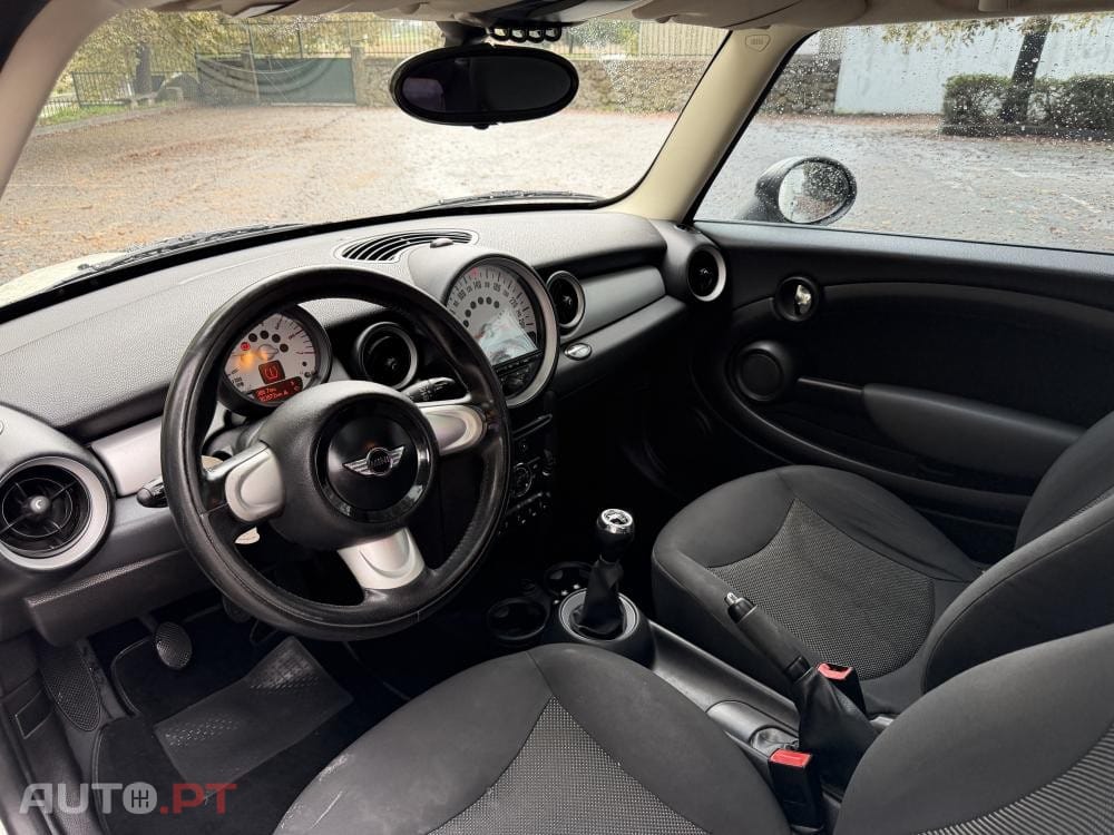 MINI Cooper Cooper D