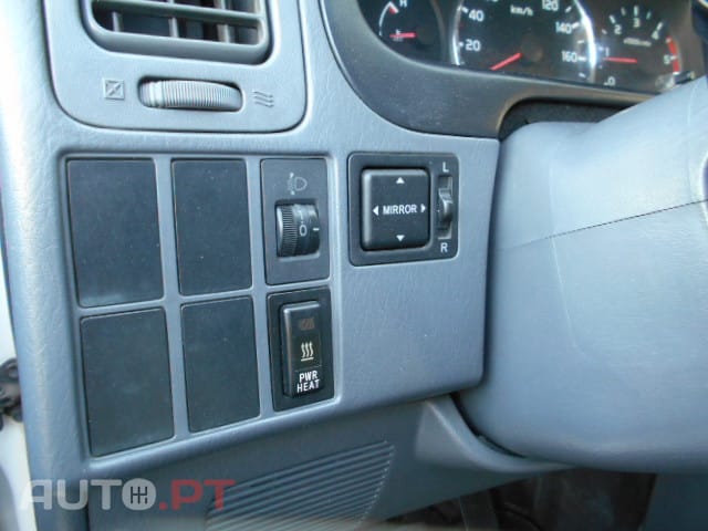 Toyota HiAce 2.5D-4D 6Lugares