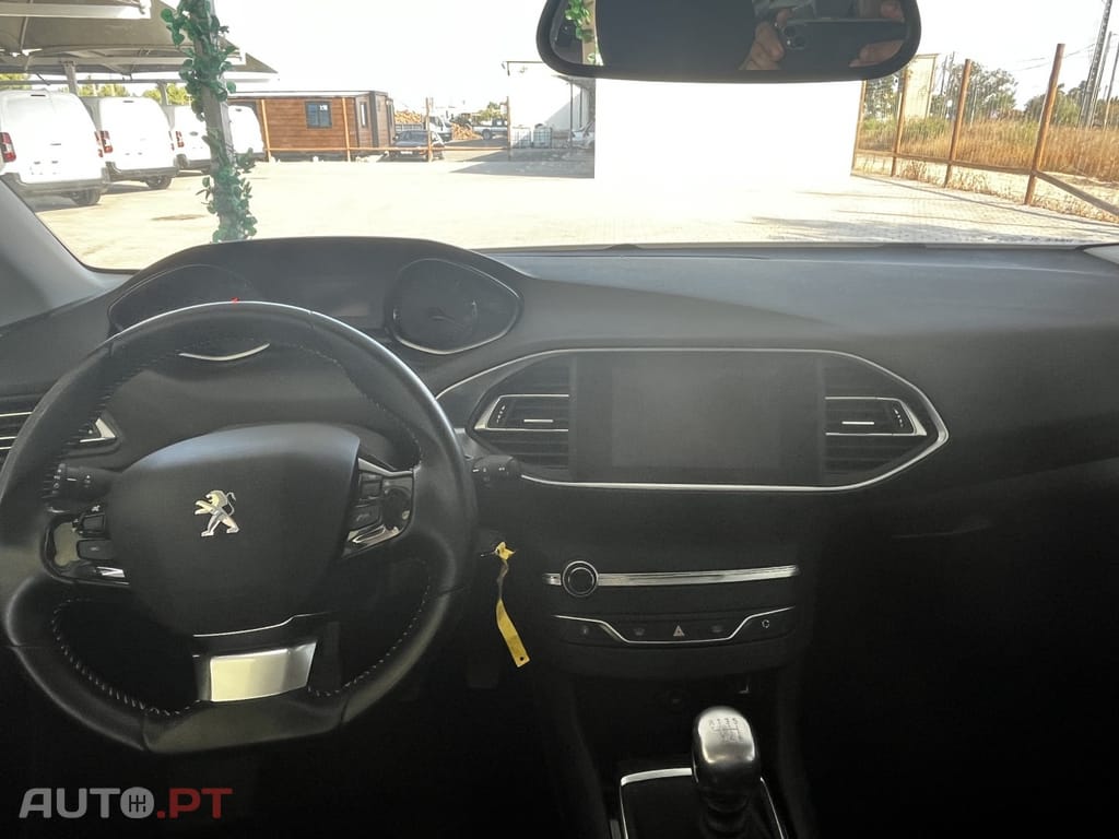Peugeot 308 1.5 BlueHDi Business Line — fotografia 9