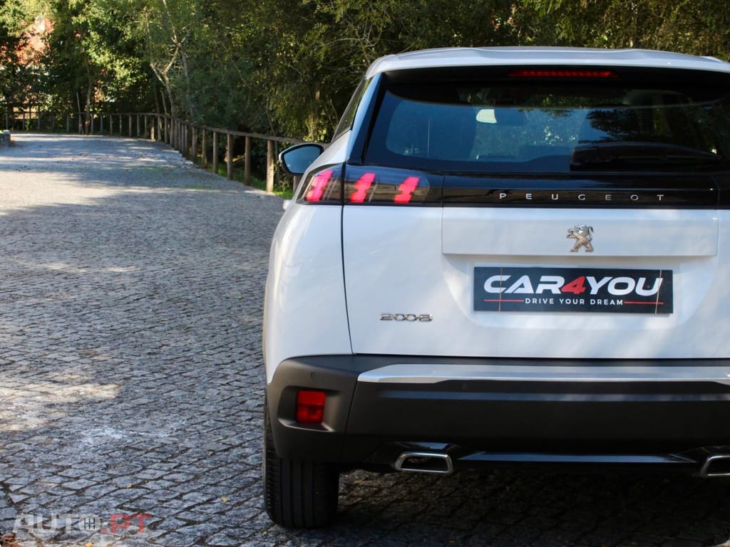 Peugeot 2008 1.2 PureTech Active EAT8