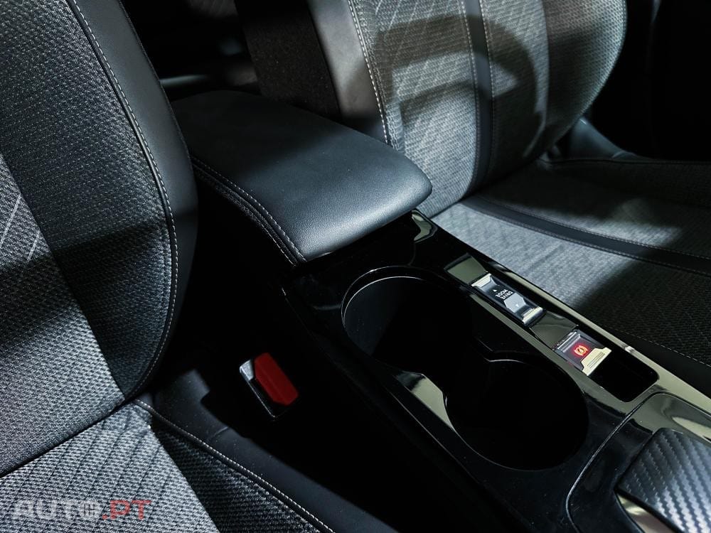 Peugeot 208 1.2 Hybrid Allure e-DCS6