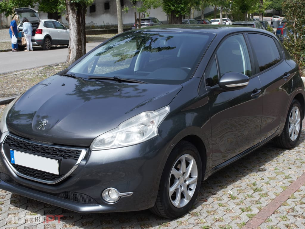 Peugeot 208 Allure 1.6 HDI 70CV