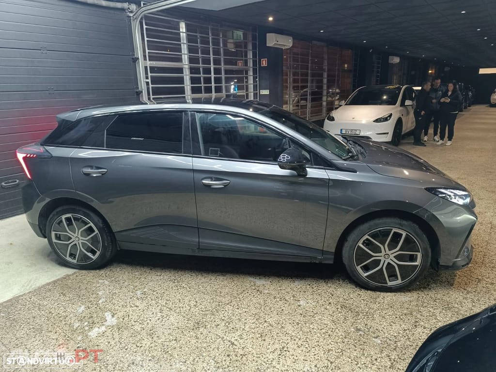 MG MG4 77 kWh Extended Range Luxury