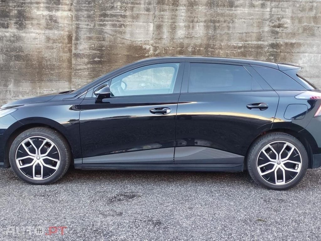 MG MG4 64 kWh Luxury